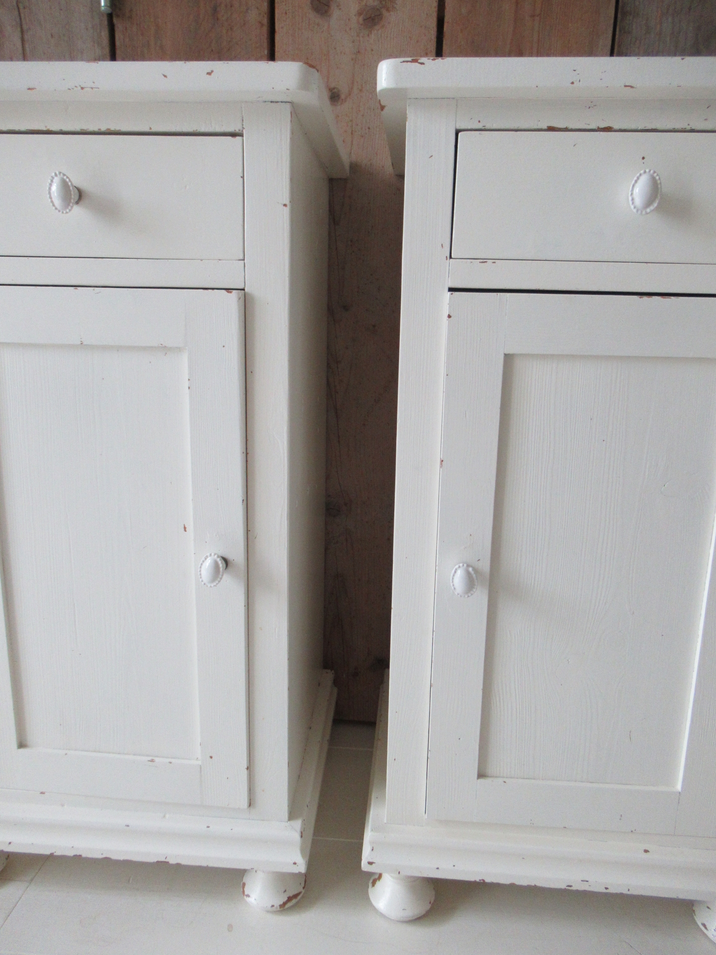 2 oude nachtkastjes - Afbeelding 2