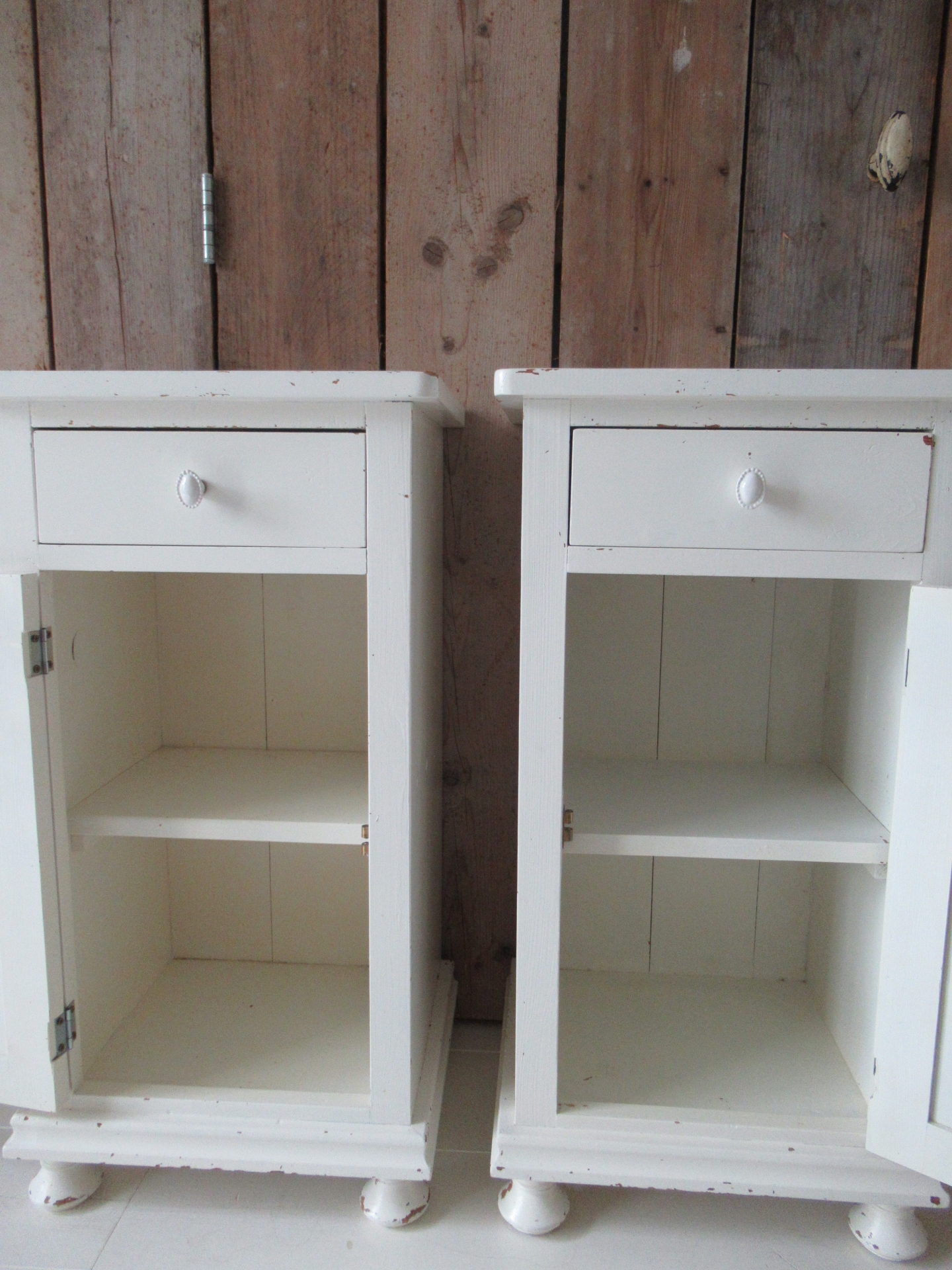 2 oude nachtkastjes - Afbeelding 5