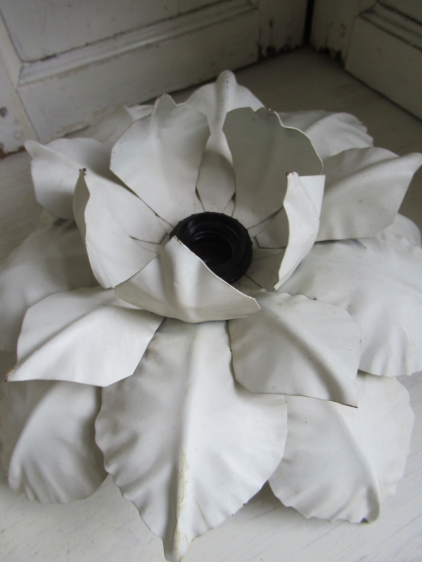 oude metalen lamp, bloem - Afbeelding 2