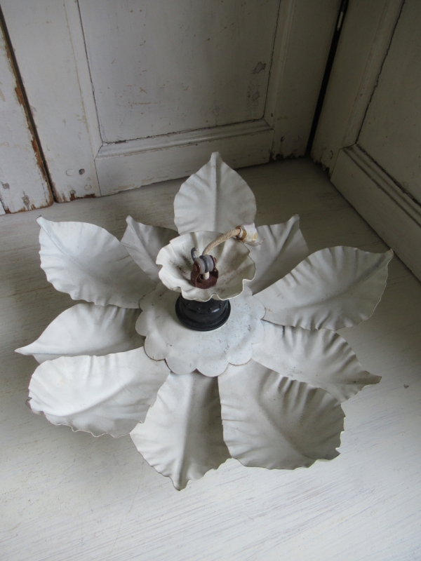 oude metalen lamp, bloem - Afbeelding 4