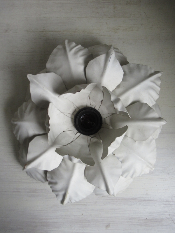 oude metalen lamp, bloem