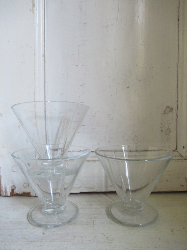 grote oude bowlkom met deksel, lepel en glazen - Afbeelding 9