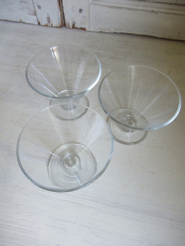 grote oude bowlkom met deksel, lepel en glazen - Afbeelding 10