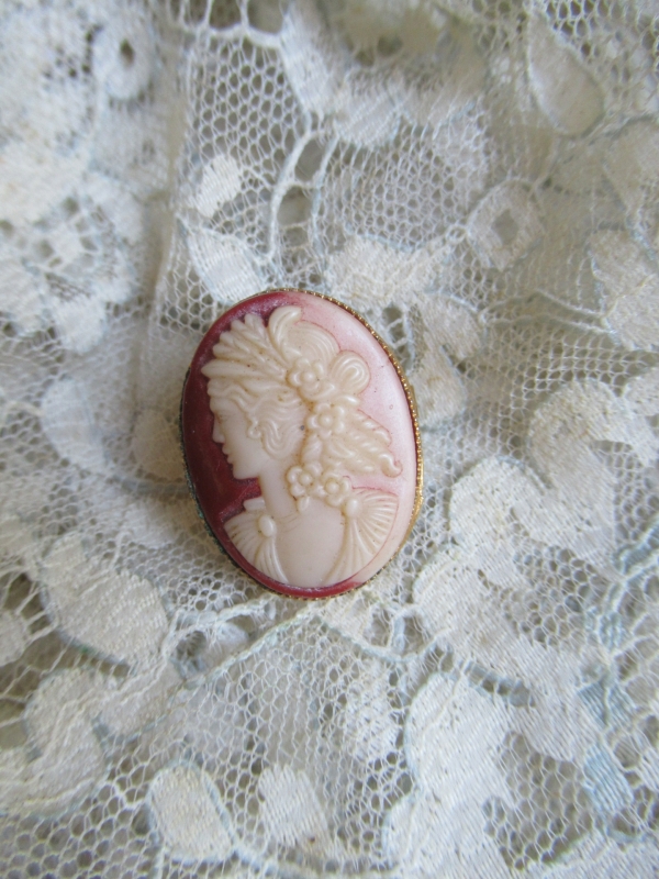 oude Engelse broche, camée