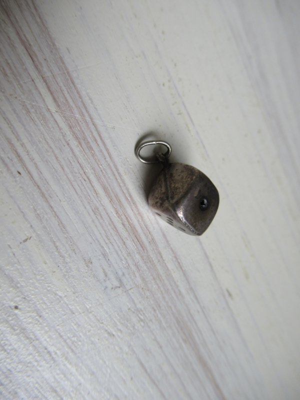klein oud hangertje, dobbelsteen - Afbeelding 2