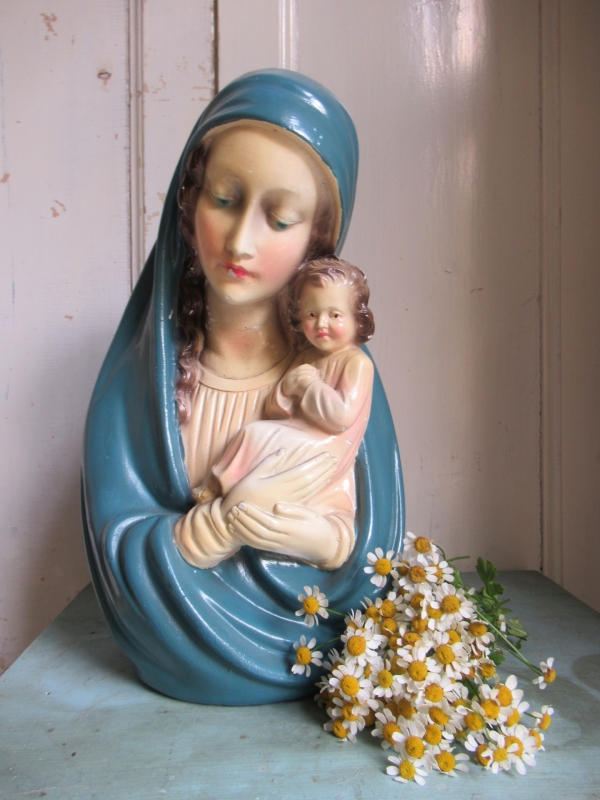 prachtig oud Maria met kind beeld