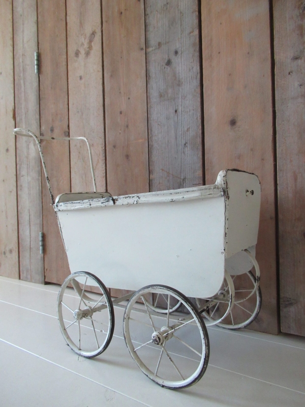mooie oude poppenwagen - Afbeelding 3
