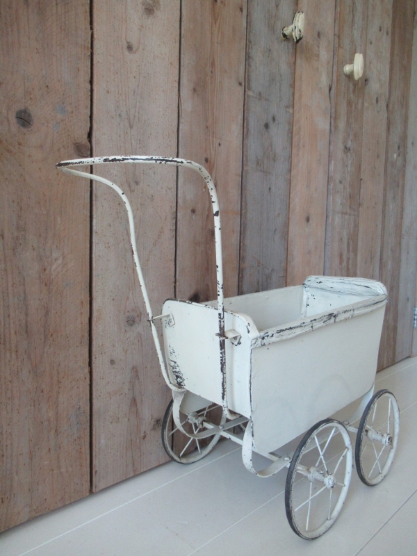 mooie oude poppenwagen - Afbeelding 4